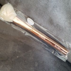 NIB Chique Blush Brush